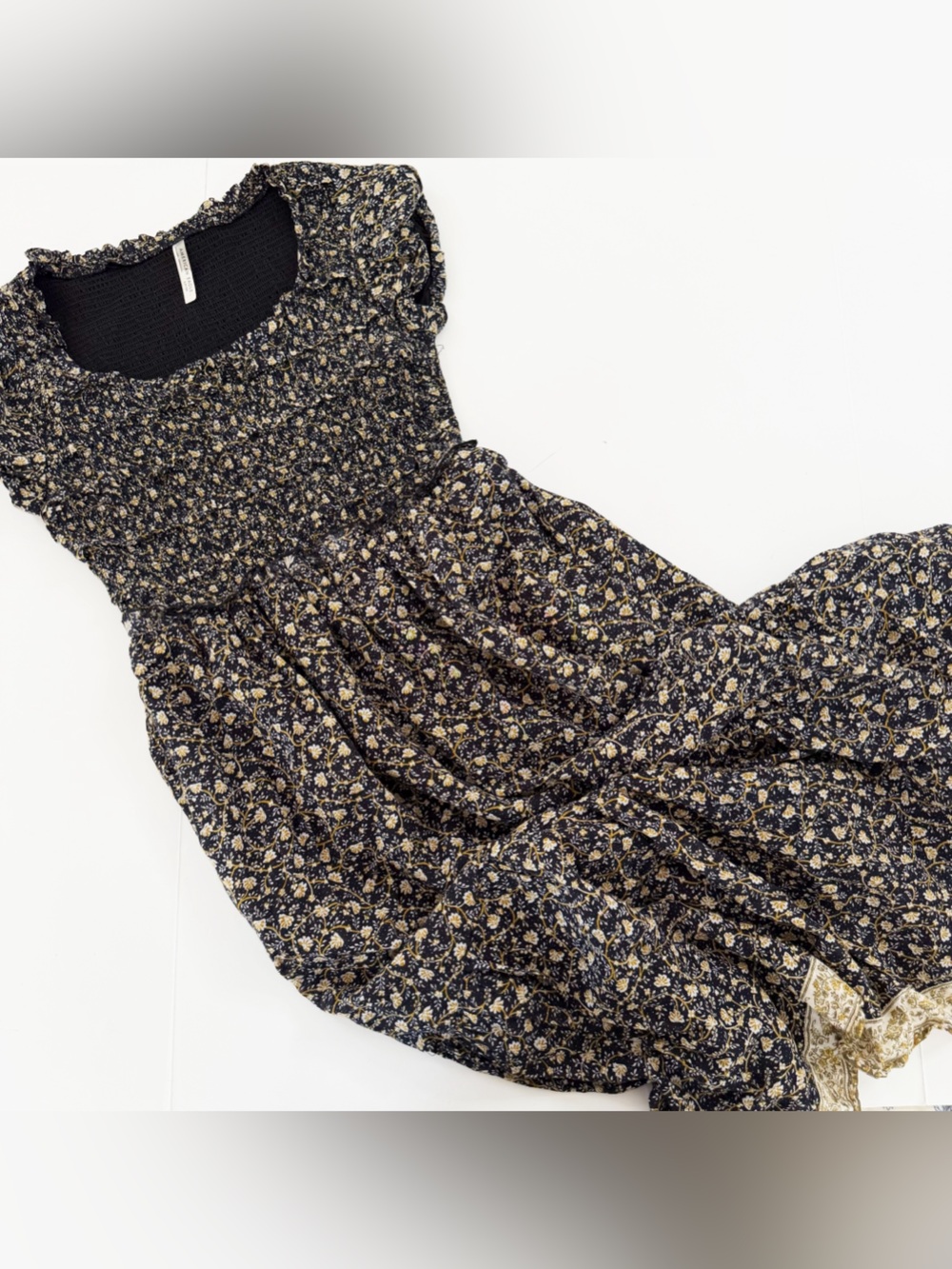 American Eagle Dress Womens Small Black Floral Smocked Midi